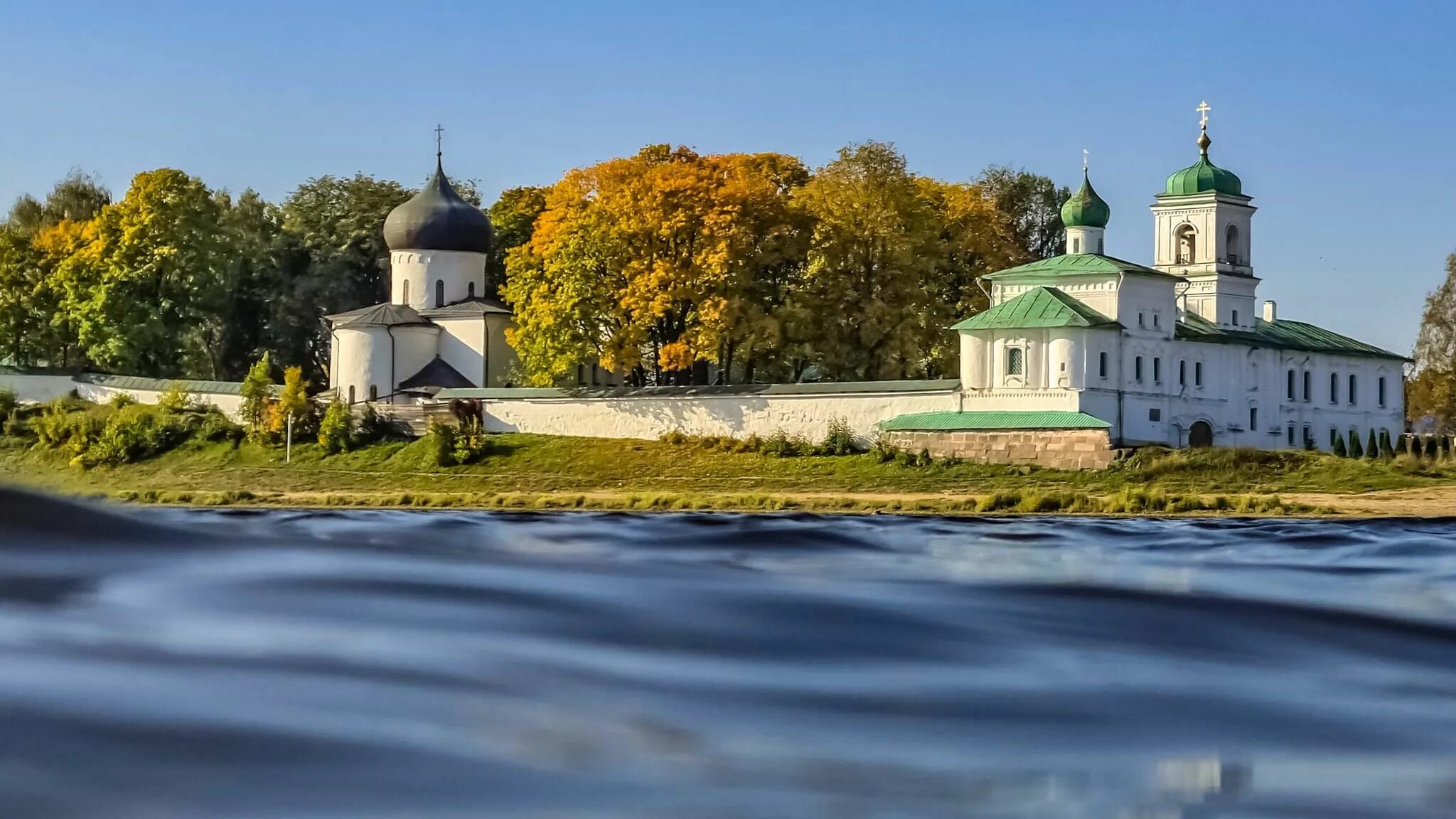 Мирожский монастырь фото Спасо-Преображенский собор Мирожского монастыря - Псков, Мирожская наб., д. 2. П