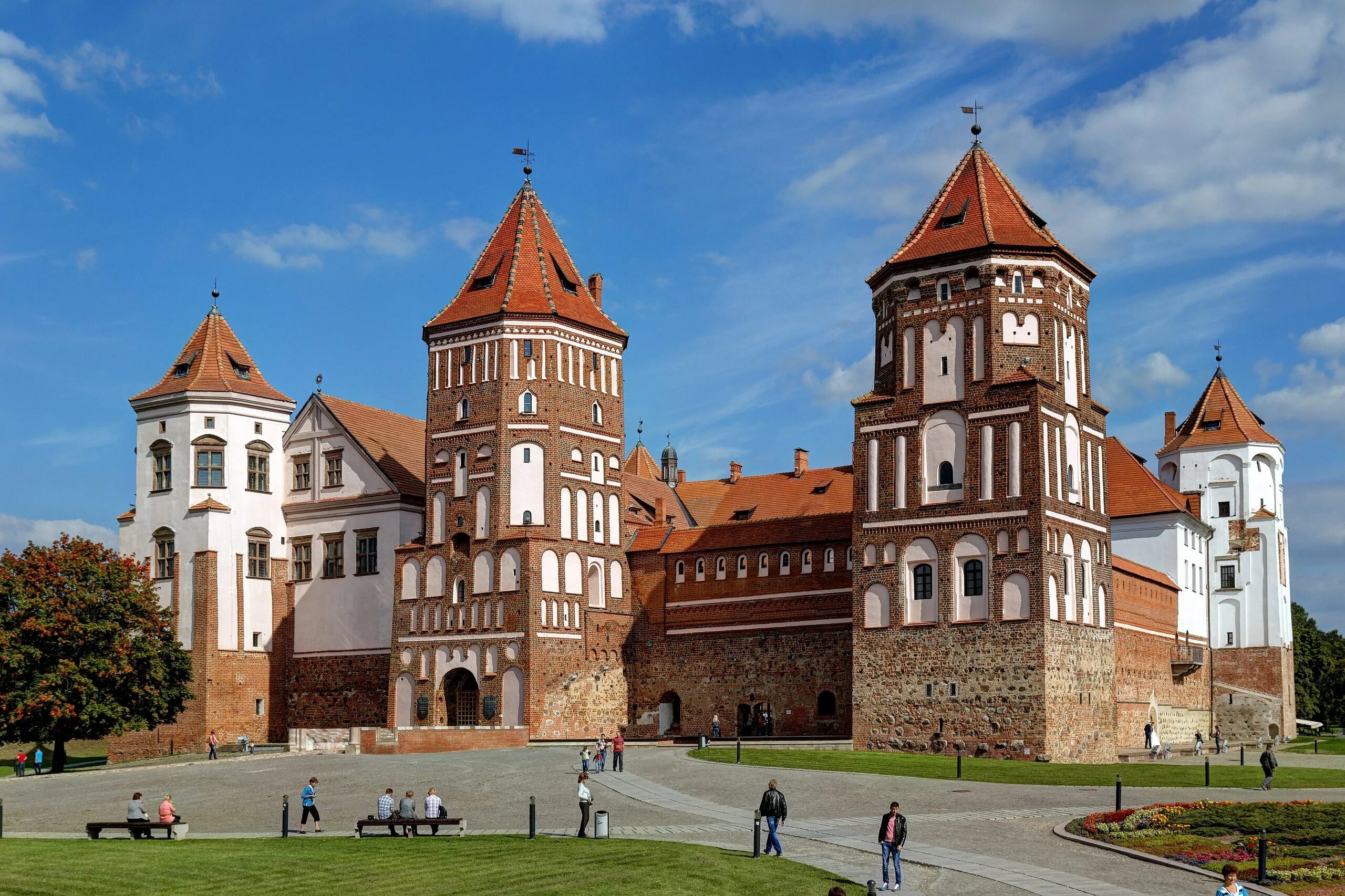 Мирский замок фото Файл:Belarus Mir Mir Castle Complex 8101 2085.jpg - Википедия