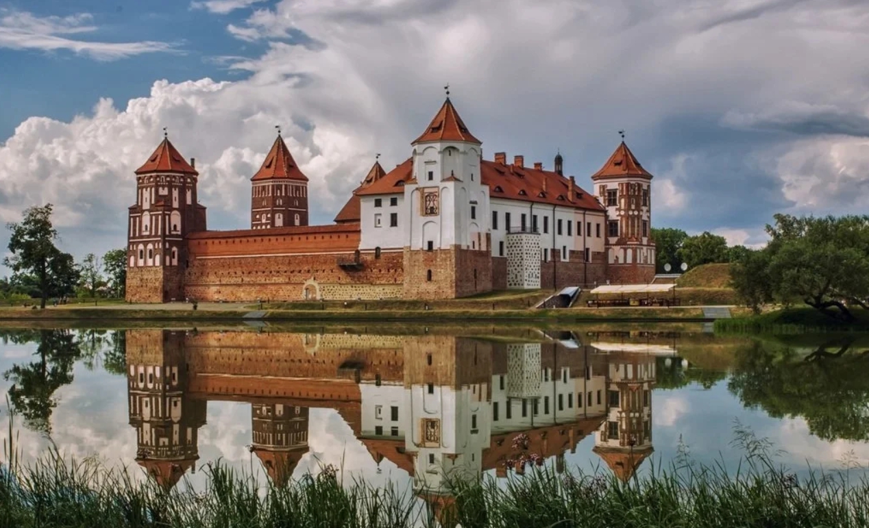 Мирский замок фото Фотоохота, или ТОП самых красивых мест Беларуси Белтурист