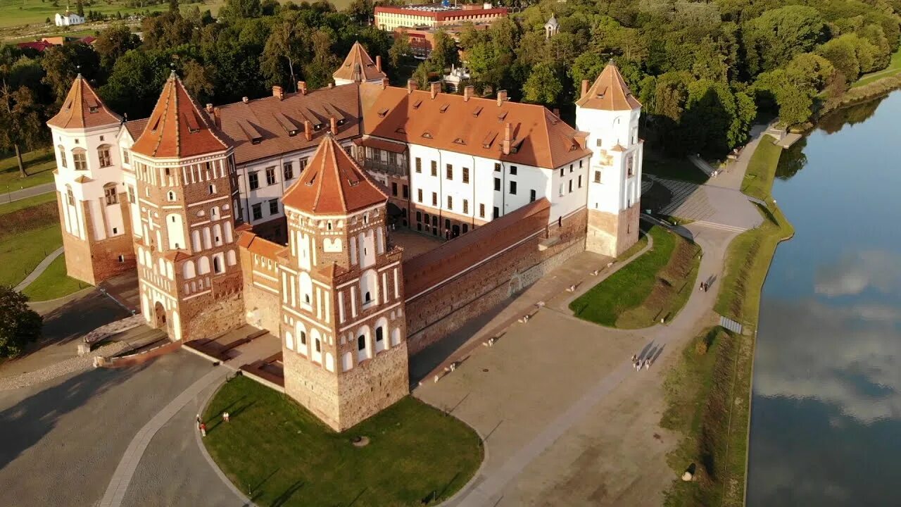 Мирский замок фото Замок мирский в белоруссии фото YugNash.ru