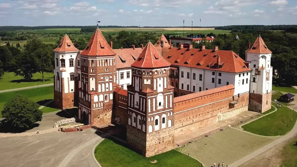 Мирский замок в белоруссии фото Трансфер из Минска в Мирский замок, заказать такси из Минска в Мирский замок