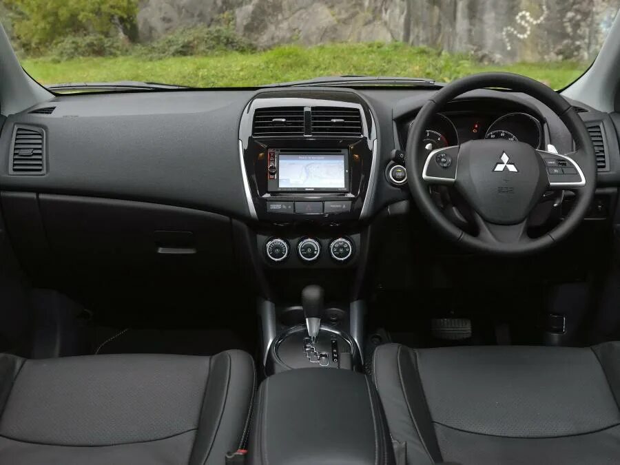 Митсубиси фото комплектации Mitsubishi ASX 4 2013 года выпуска для рынка Великобритании и Ирландии. Фото 20.