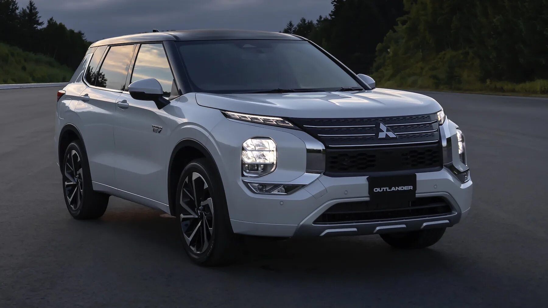 Митсубиси фото комплектации Mitsubishi is bringing Ralliart back* Top Gear