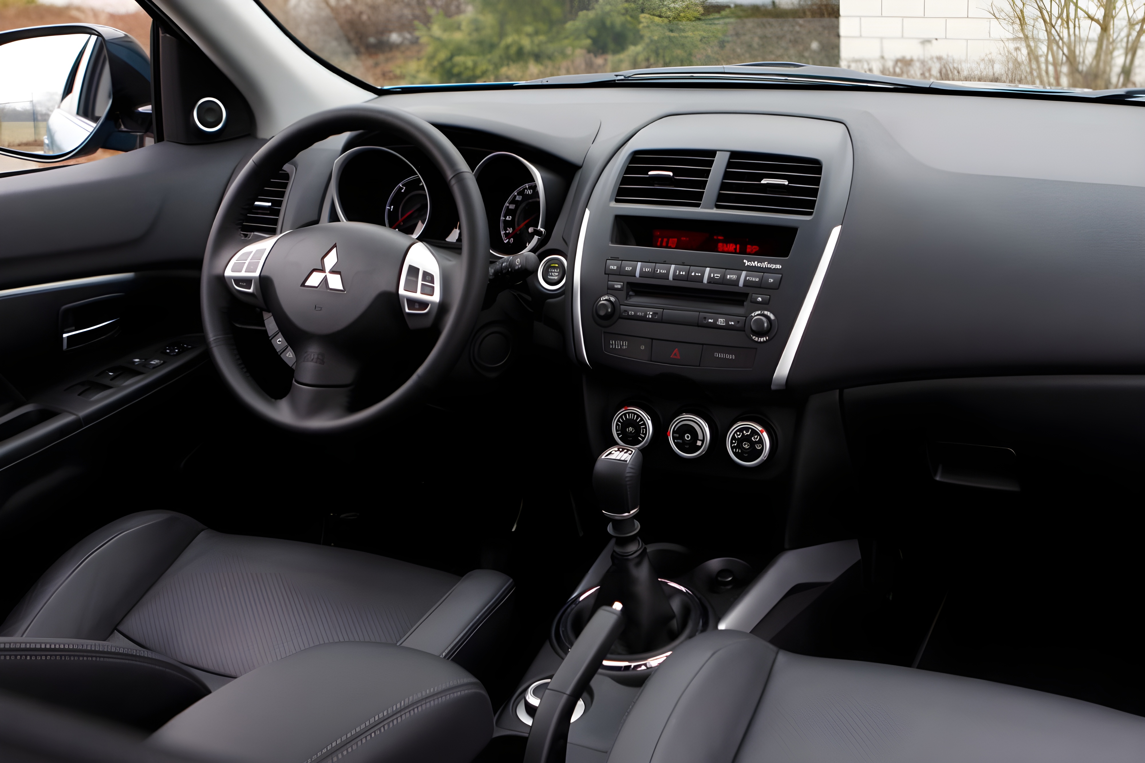 Митсубиси фото внутри Купить новый Mitsubishi ASX New в автосалоне ATLAS AUTO в Москве