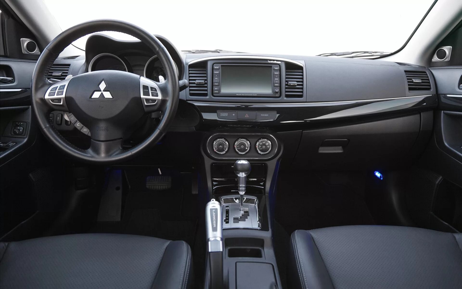 Митсубиси лансер 10 фото салона Лансер 2012. США: потери в подкреплении. - Mitsubishi Lancer X, 2,4 л, 2010 года