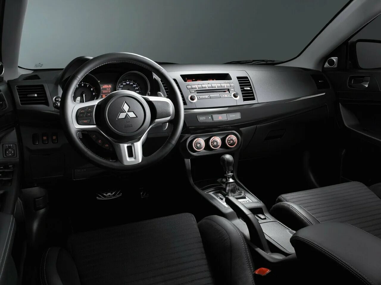 Митсубиси лансер 10 фото салона Mitsubishi Lancer Evolution 10 поколение, седан - технические характеристики, мо