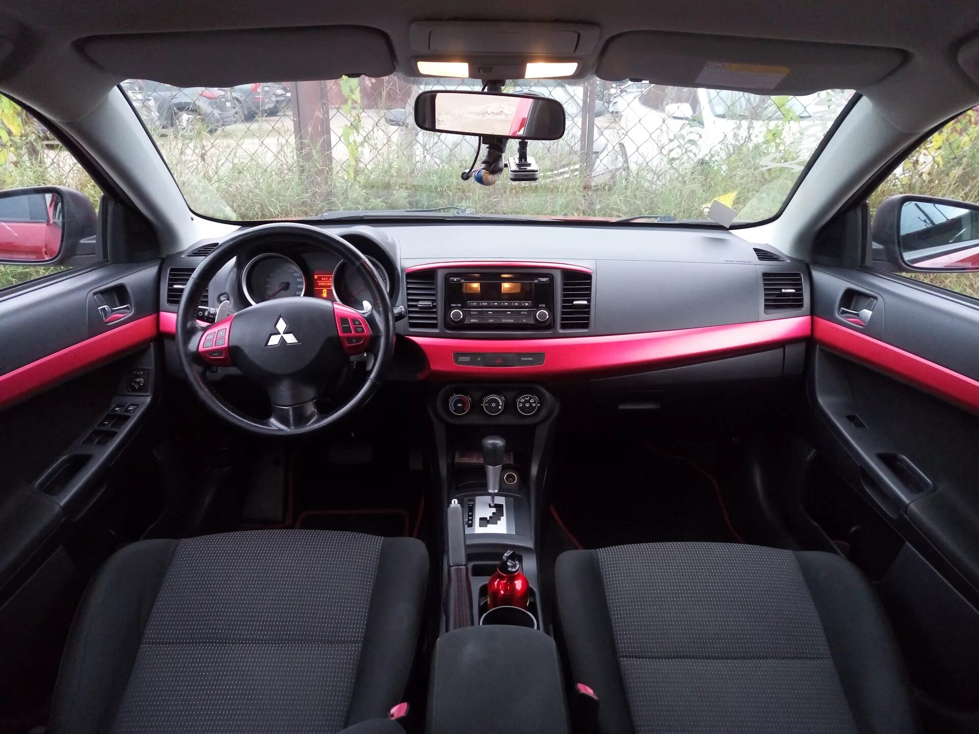 Митсубиси лансер фото салона Вставки салона в пленку "красный матовый хром" - Mitsubishi Lancer X, 1,8 л, 200