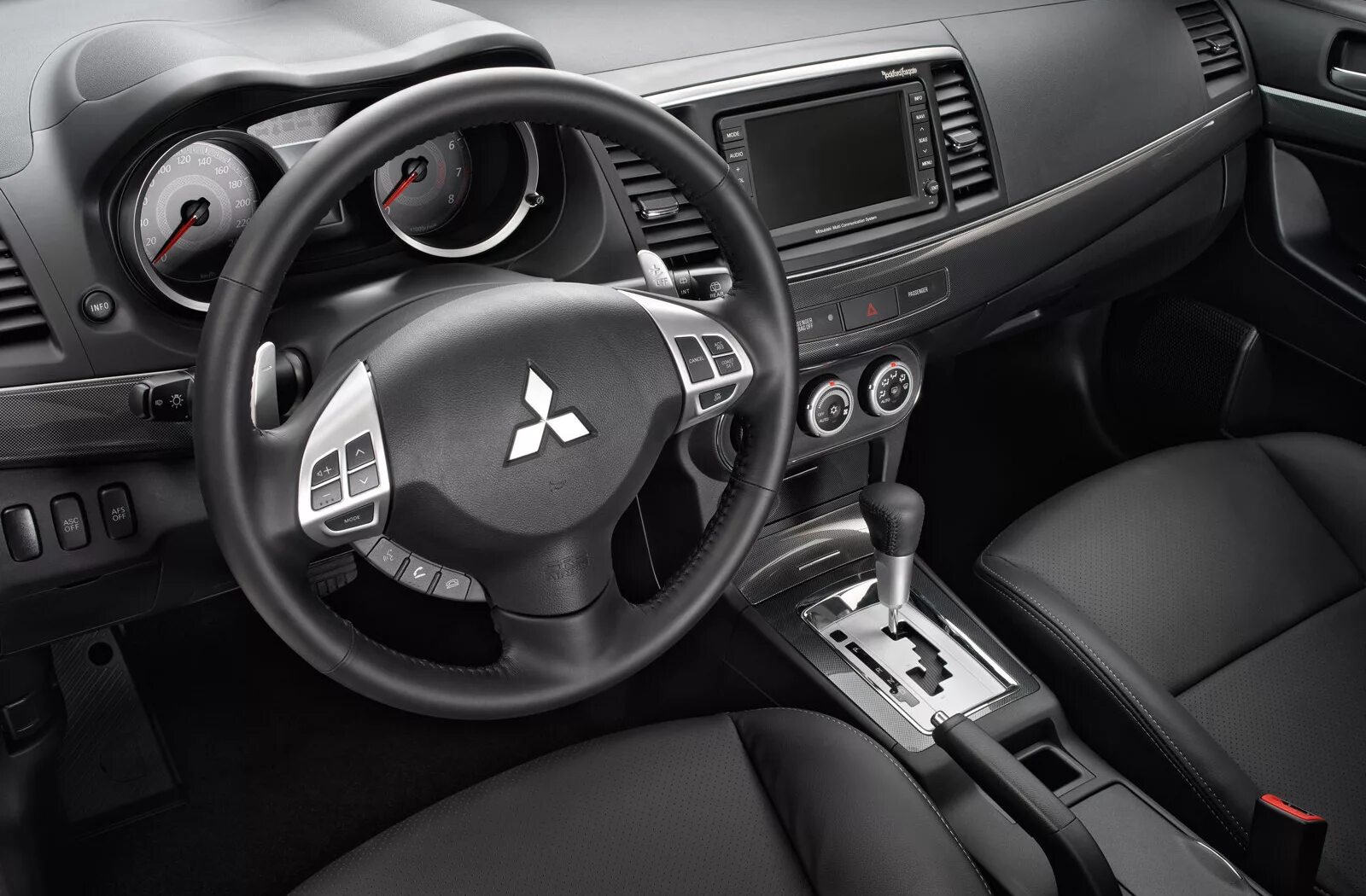 Митсубиси лансер фото салона Mitsubishi опять отзывает в России небезопасные Лансеры