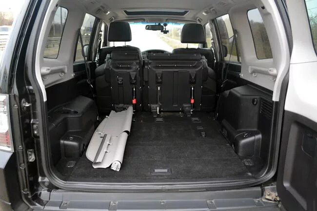 Митсубиси паджеро фото багажника Тест-драйв деревенщины - Mitsubishi Pajero