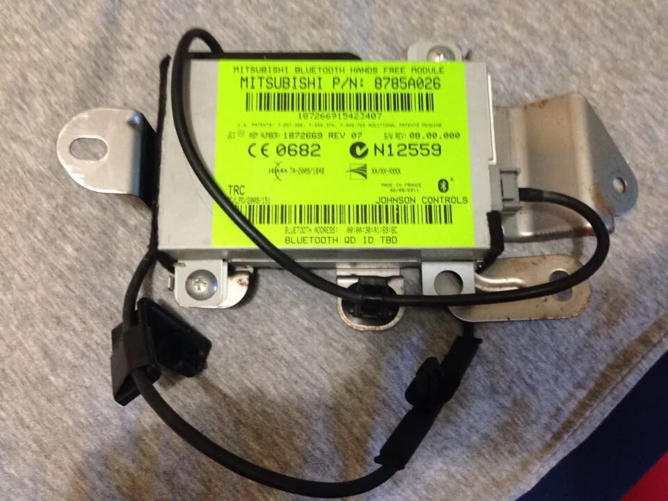 Митсубиси паджеро как подключить блютуз Mitsubishi bluetooth hands free module and usb - Mitsubishi Pajero (4G), 3 л, 20