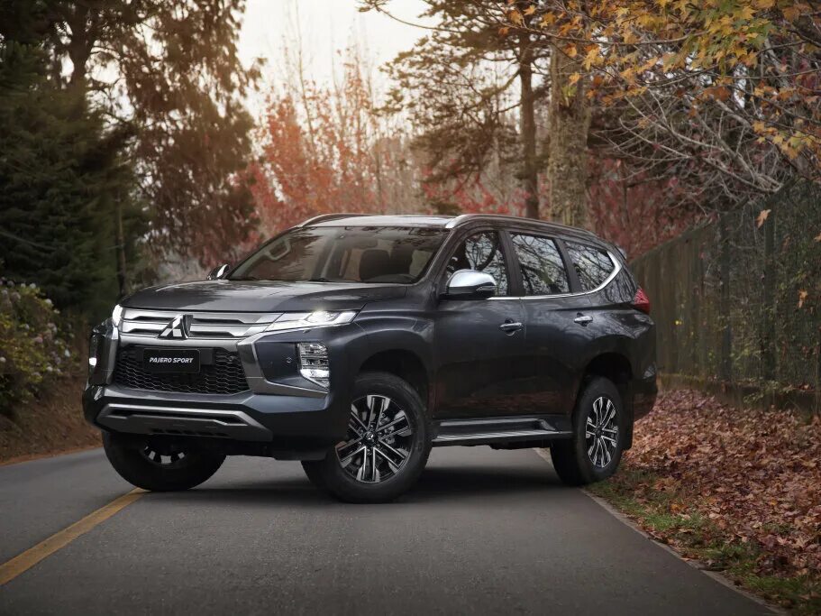 Митсубиси паджеро спорт 3 фото Купить новый Mitsubishi Pajero Sport III Рестайлинг 2.4d AT (181 л.с.) 4WD дизел