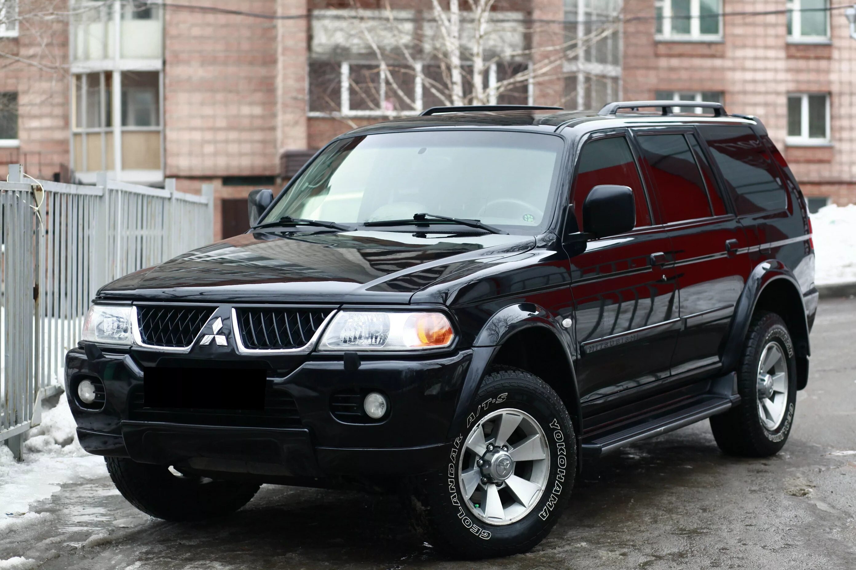 Митсубиси паджеро спорт фото Черный Mitsubishi Pajero Sport 2008 года с пробегом по цене 800 000 руб. в Новос