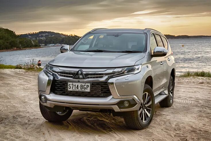 Митсубиси паджеро спорт фото Experience the Power and Elegance of the 2016 Mitsubishi Pajero Sport