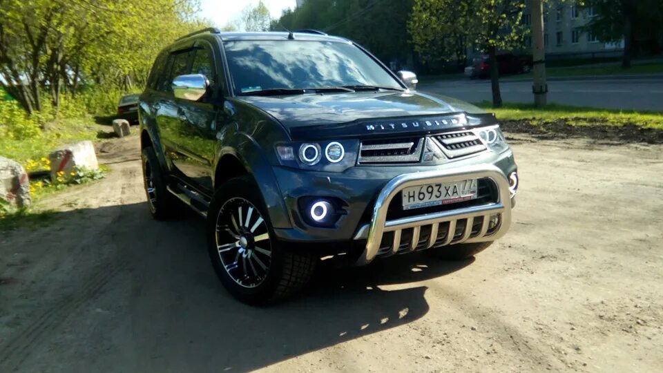 Митсубиси паджеро спорт тюнинг фото Дефлектор капота - Mitsubishi Pajero Sport (2G), 2,5 л, 2013 года тюнинг DRIVE2