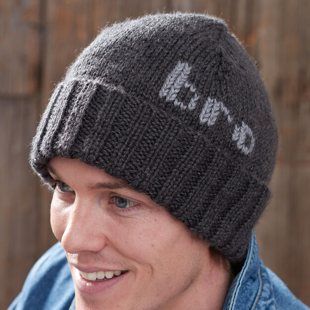 Мк шапка мужская спицами модная простая Free Beginner Caron Hey Bro Hat Knit Pattern Yarnspirations Hat knitting pattern