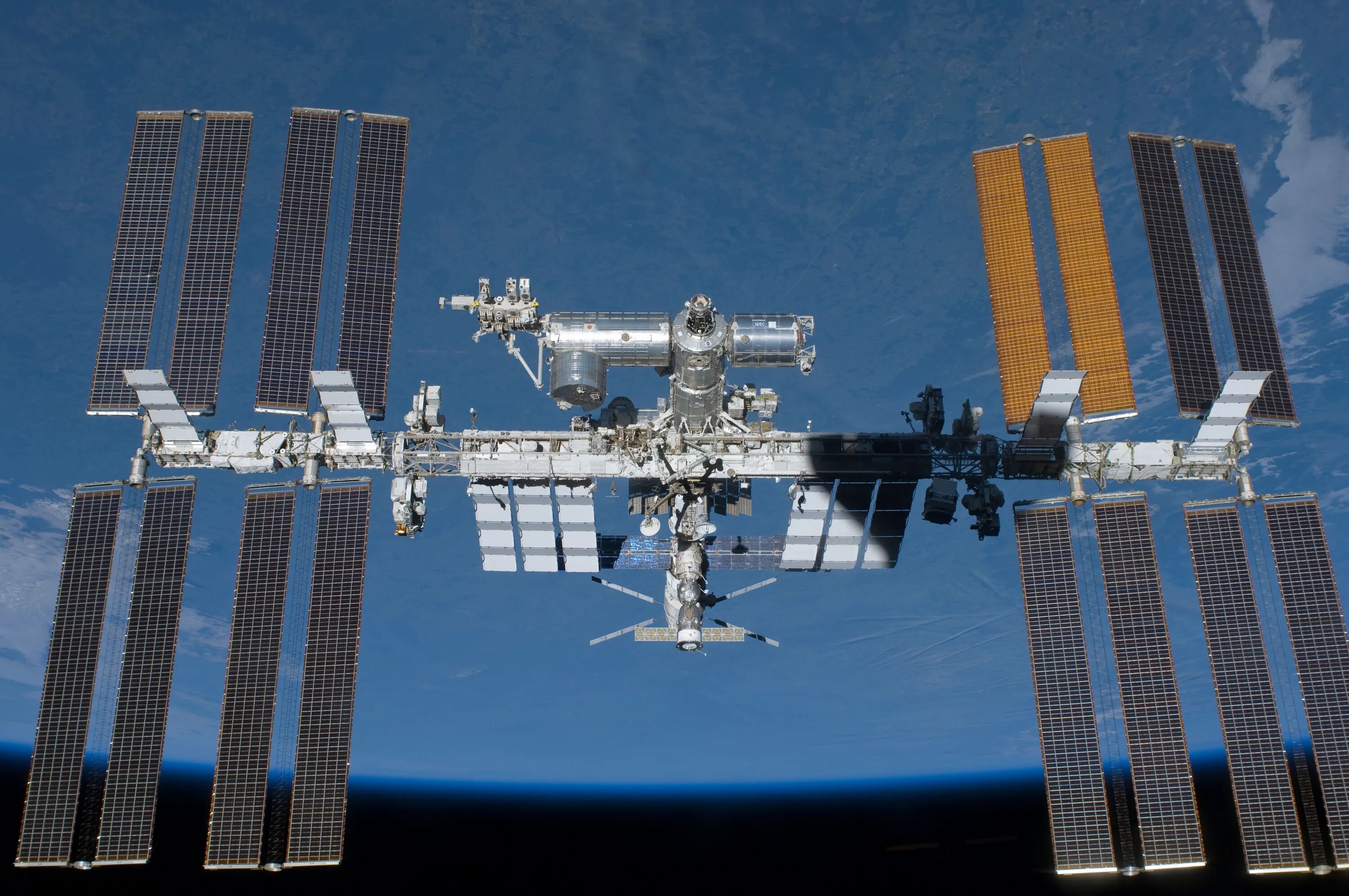 Мкс международная космическая станция фото Космический корабль Cargo Dragon 2 успешно состыковался с МКС