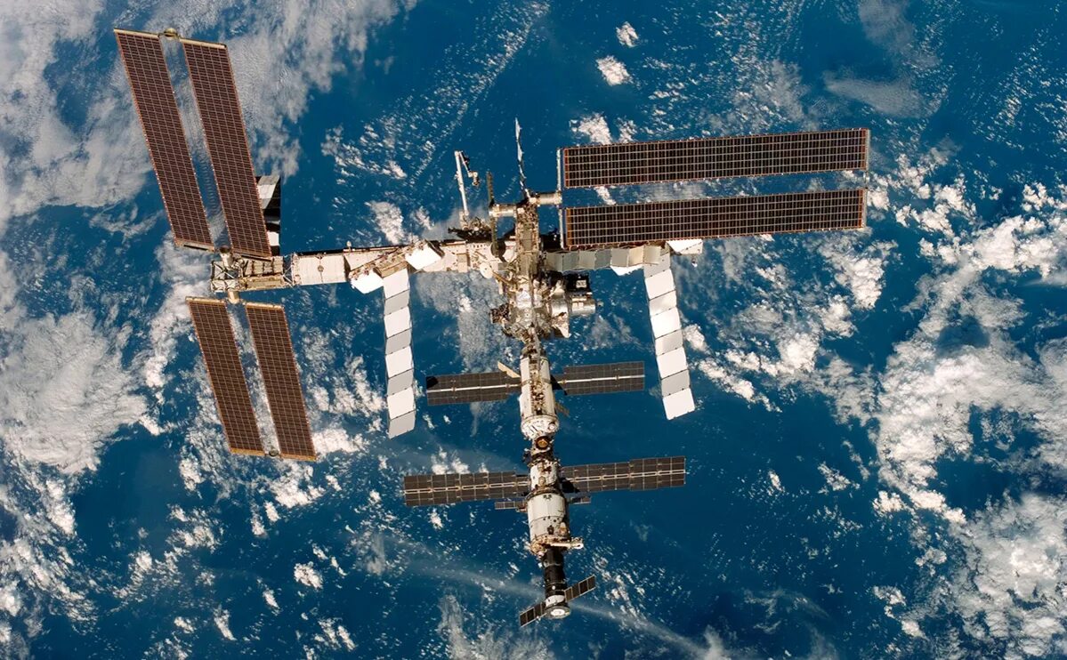Мкс международная космическая станция фото Космонавты обнаружили трещины еще в одном модуле МКС - РБК