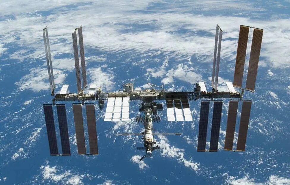 Мкс международная космическая станция фото Корабль "Союз МС-17" с тремя членами экипажа на борту отстыковался от МКС - ТАСС