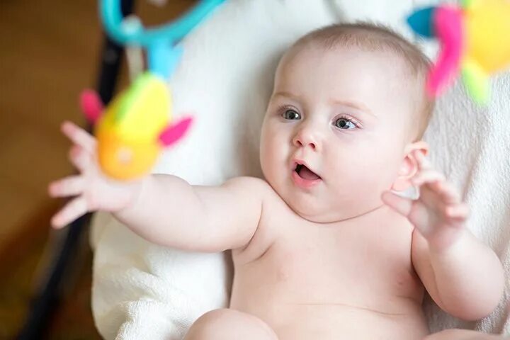 Младенец 4 месяца фото 17 Fun And Interesting Activities For 5-Month-Olds 5 month old baby, Baby play a