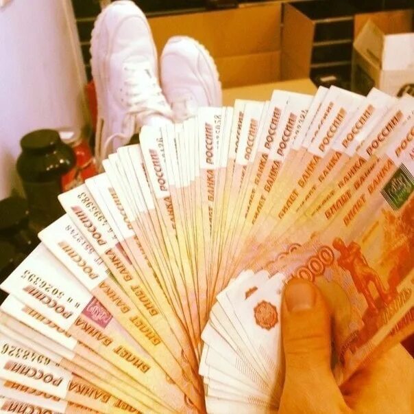 Много денег в руке фото Brought a fan like this home ! So the wife is still in shock. Can't figure out h