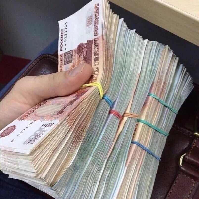 Много денег в руке фото Вот на столько уже продалт в этом месяце мебели на заказ! Скажу честно. Пачки по