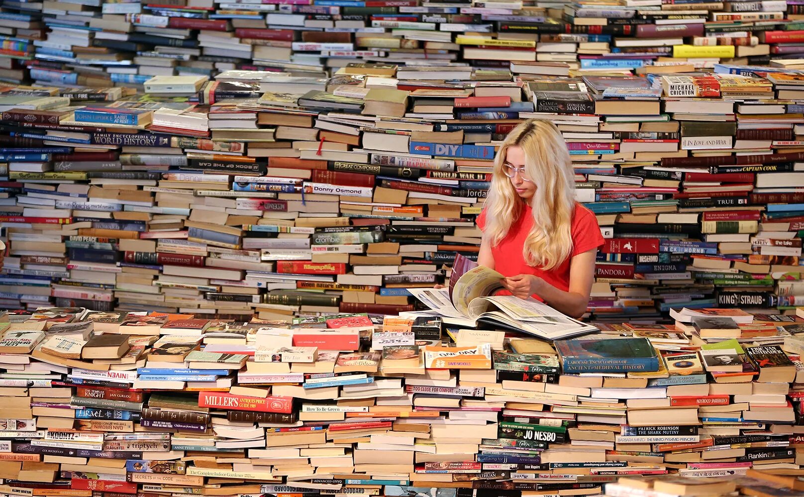 Много книг фото Что теряет бизнес, когда хранит знания, а не управляет ими :: РБК Pro
