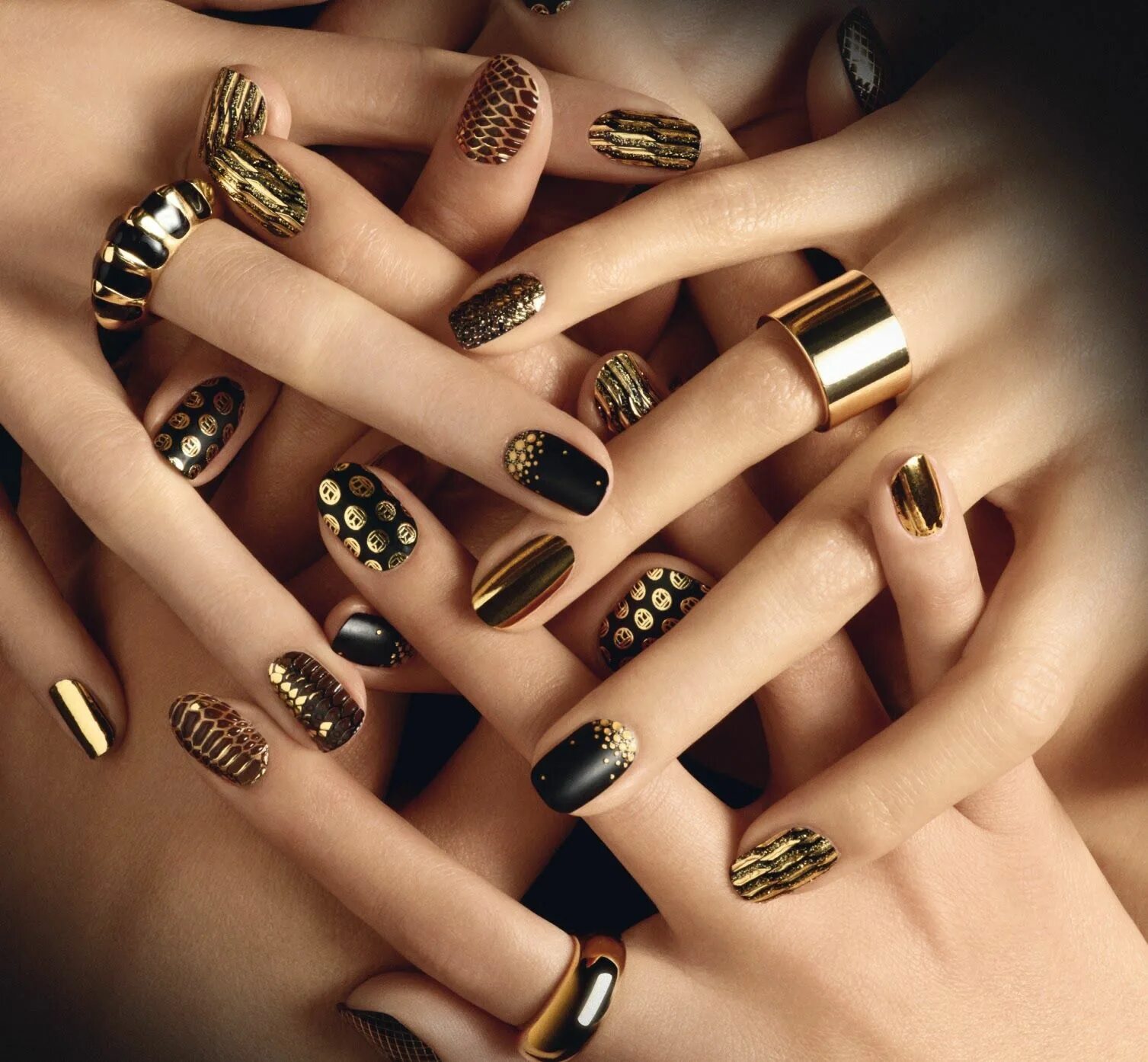 Много красивого маникюра Gold glitter nails, Gold nail designs, Gold glitter nail polish