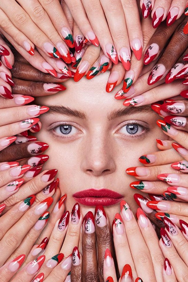 Много красивого маникюра Ijesztő vagy szupermenő? Szemgolyóval díszített köröm - Glamour