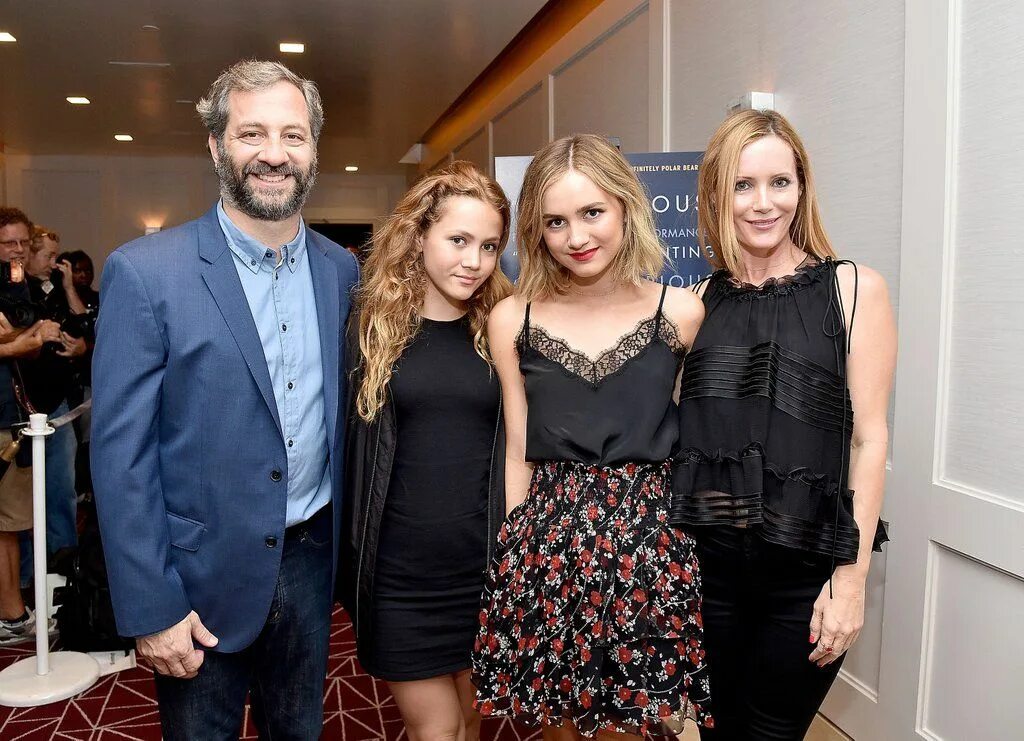 Мод апатоу фото Leslie Mann and Judd Apatow Are Raising 2 Truly Stunning Daughters Leslie mann, 