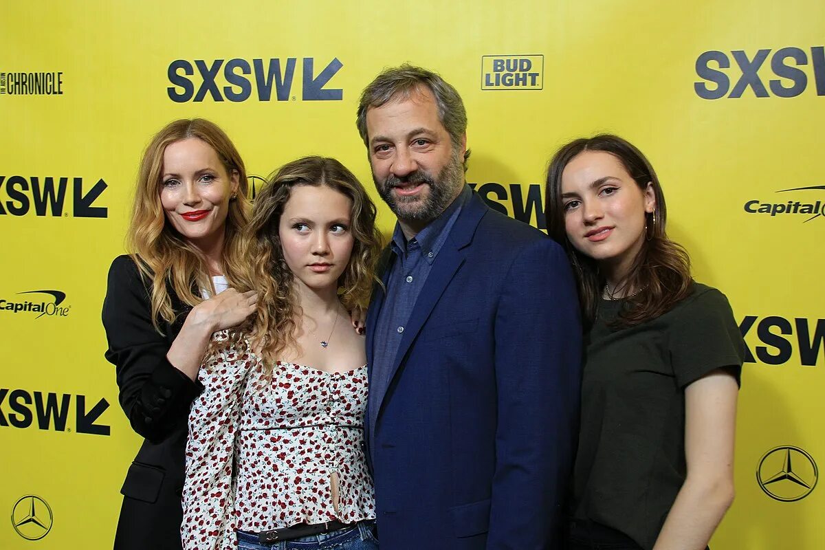 Мод апатоу фото File:Leslie Mann, Iris Apatow, Maude Apatow and Judd Apatow at SXSW Red Carpet p