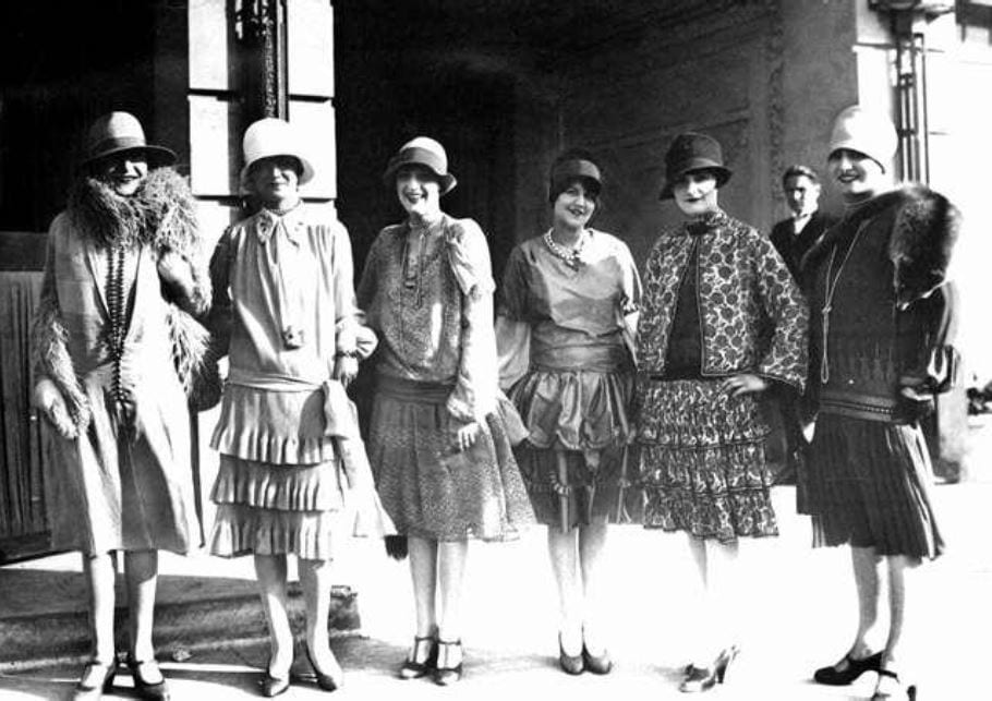 Мода 10 годов фото Historic Luxury Hotel in Los Angeles, CA Hotel Figueroa, DTLA 1920s fashion, 192