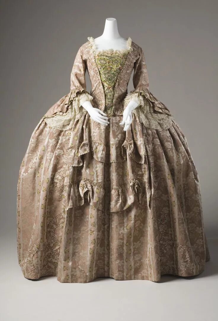 Мода 18 фото Robe à la Française: ca. 1760-1780, French, silk plain weave with supplementary 