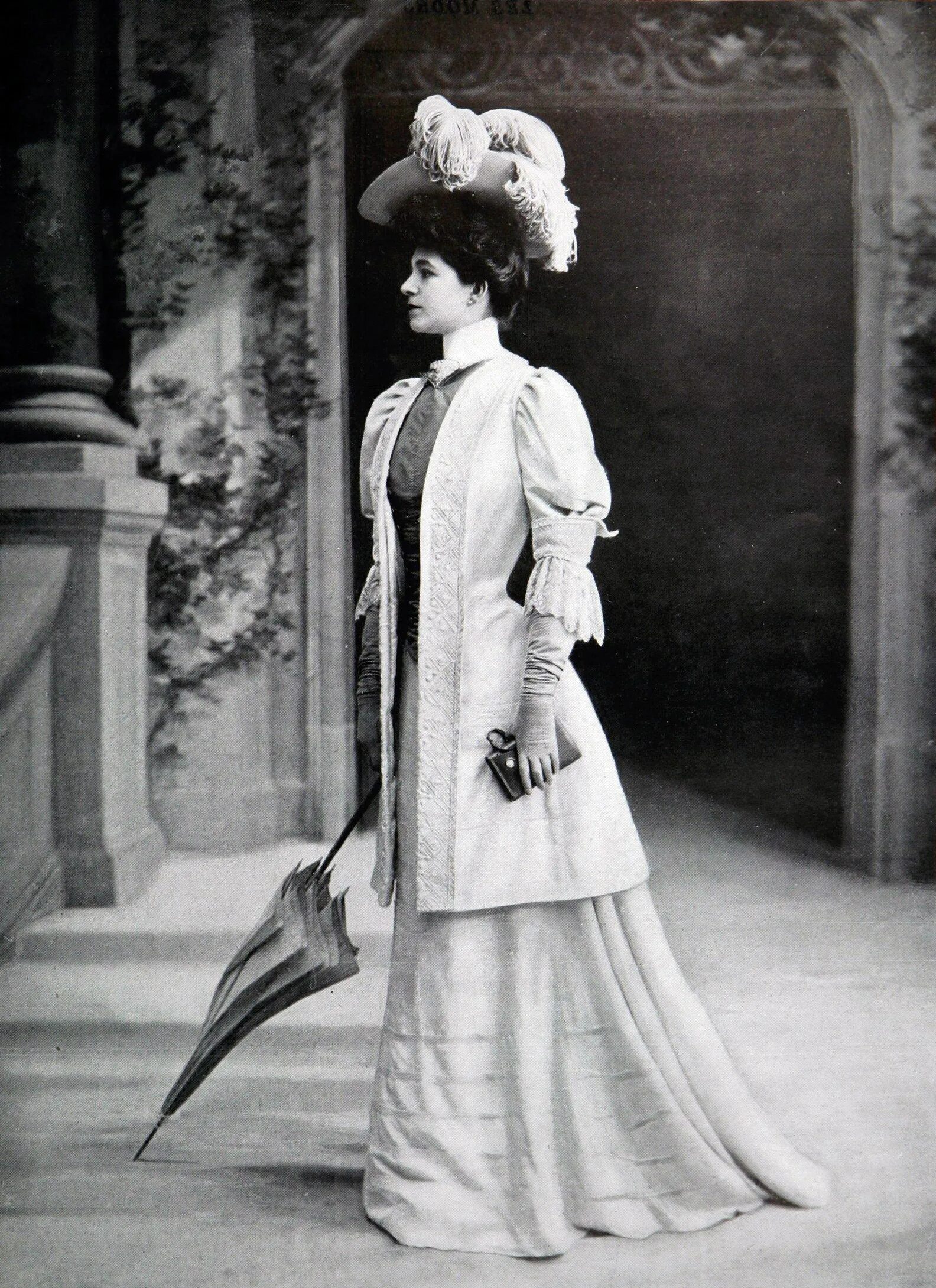 Мода 19 века женщины фото Fichier:Robe d'après-midi par Redfern 1905 3 cropped.jpg - Wikipédia