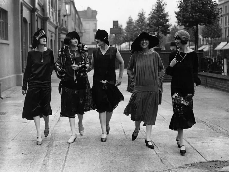 Мода 1920 1930 годов женская What People Were Wearing the Year You Were Born Roaring twenties fashion, 1920s 
