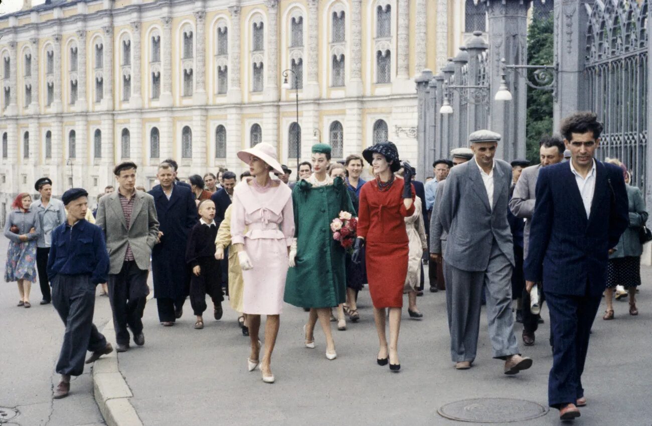 Мода 1958 года в ссср фото Yves Saint Laurent and Russia: A love affair that continues to this day - Russia
