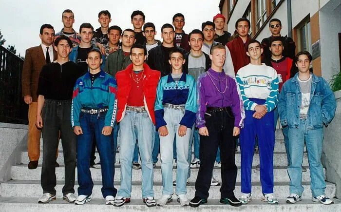 Мода 1990 х годов фото Serbian high school kids from 1990's were lit Style 90s, High school kids, Fashi