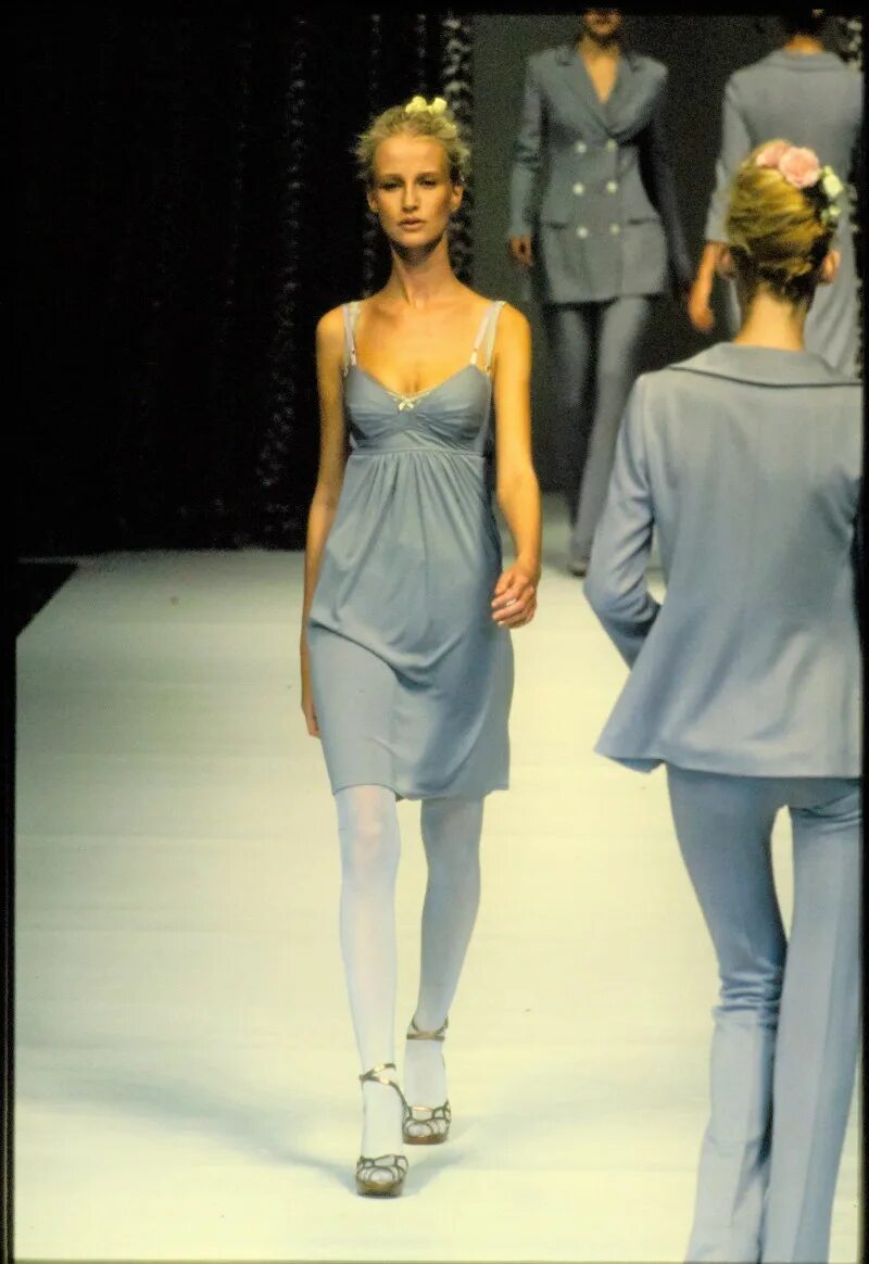Мода 1997 года фото 097-dolce-gabbana-spring-1997-ready-to-wear-CN10049498-esther-de-jong.jpg ImageB