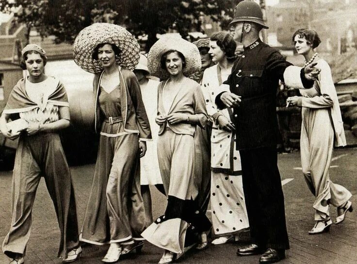 Мода 20 века фото The Interwar Gender-Bending Glamour of the Beach Pyjama 1930s fashion, Fashion 1