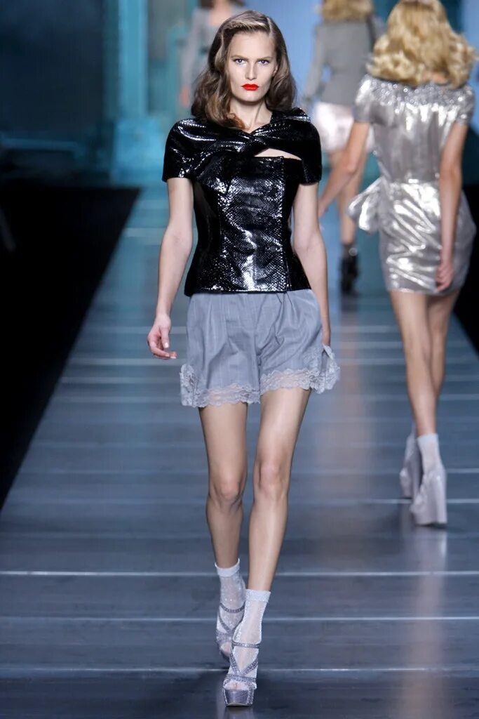Мода 2010 фото Christian Dior Spring 2010 Ready-to-Wear Collection Vogue