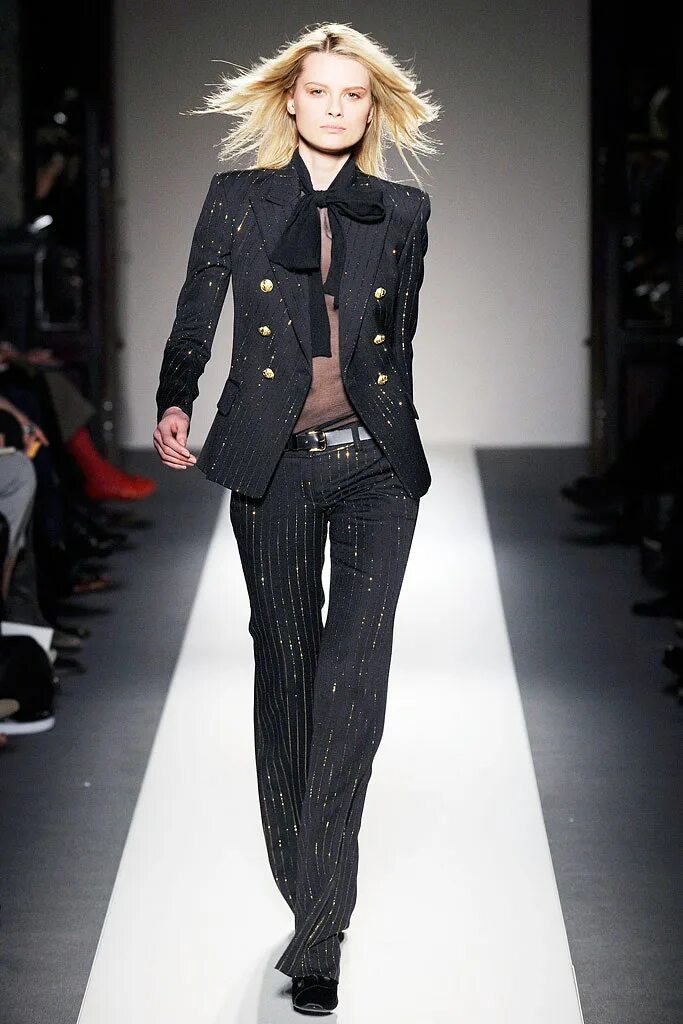 Мода 2010 фото Balmain Fall 2010 Ready-to-Wear Collection Vogue