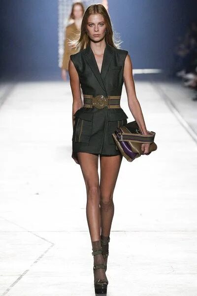 Мода 2016 года фото в женской одежде Versace Spring 2016 Ready-to-Wear Fashion Show Fashion week, Versace fashion, Mi