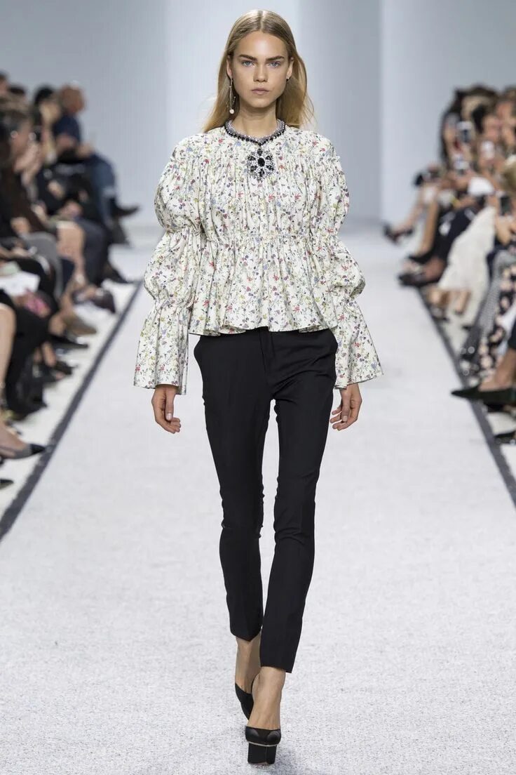 Мода 2017 фото Giambattista Valli Spring 2017 Ready-to-Wear collection, runway looks, beauty, m