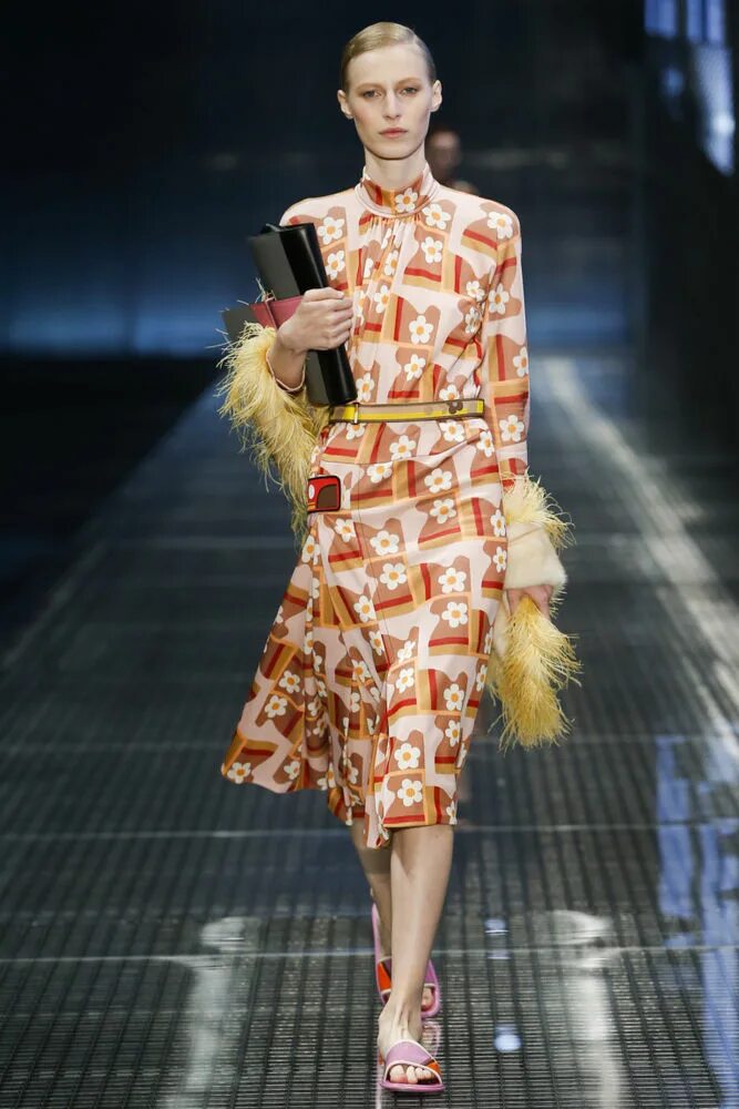 Мода 2017 фото Юмор от Prada в коллекции весна-лето 2017: Мода, стиль, тенденции в журнале Ярма