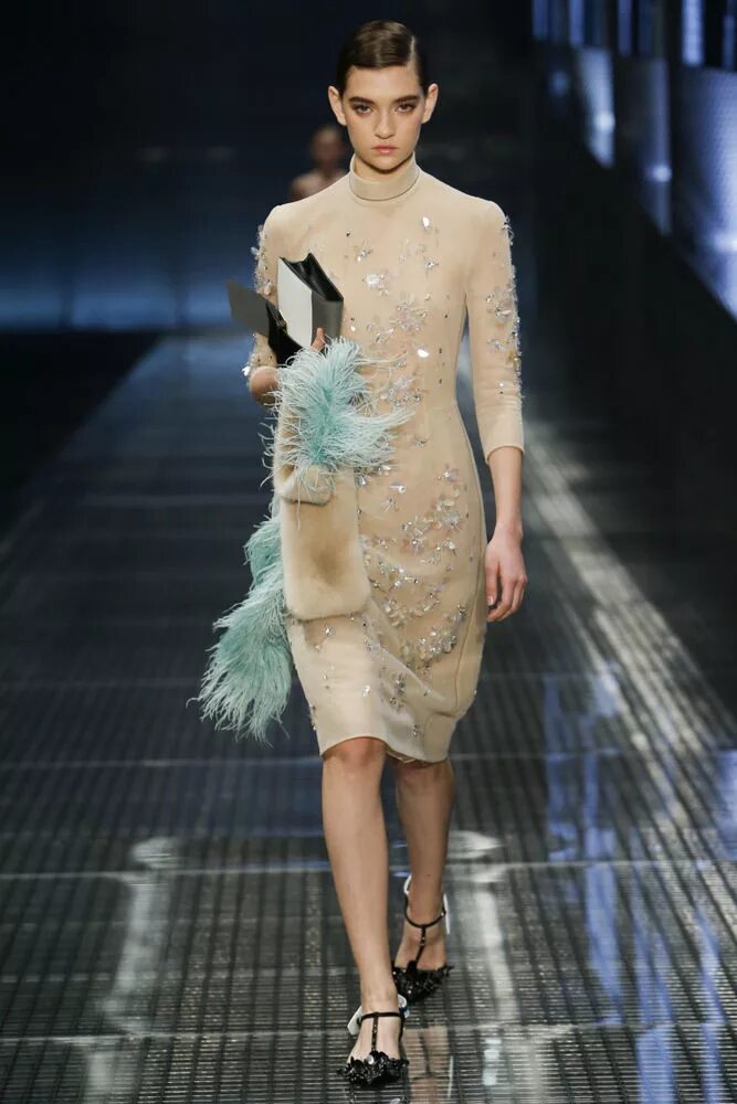 Мода 2017 года фото Юмор от Prada в коллекции весна-лето 2017: Мода, стиль, тенденции в журнале Ярма