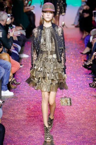 Мода 2017 года фото Elie Saab Spring 2017 Ready-to-Wear Fashion Show Fashion, Elie saab spring, Elie