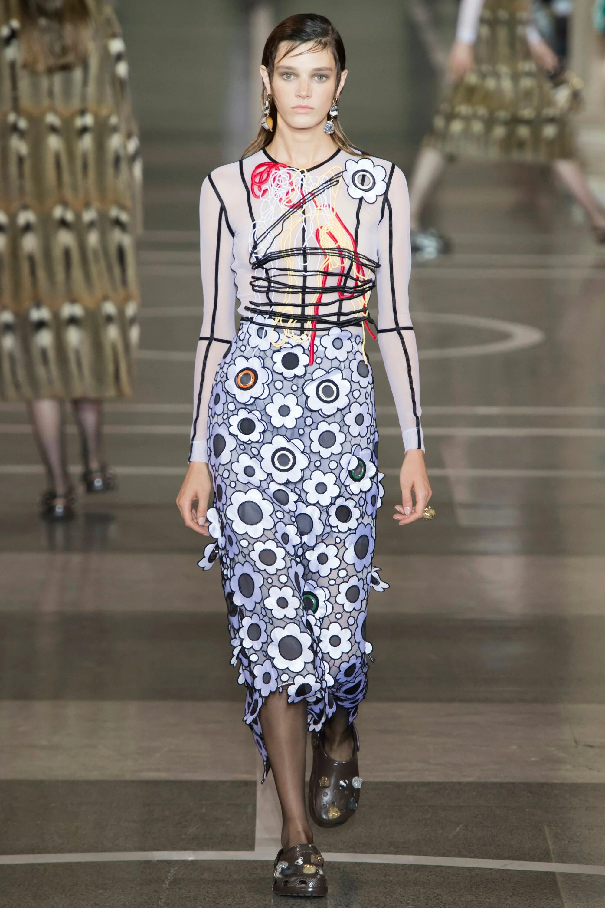 Мода 2017 года фото Christopher Kane Spring 2017 Ready-to-Wear Collection Vogue