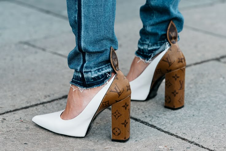 Мода 2017 года фото обувь The Best Street Style Photos From Berlin Fashion Week Каблуки, Сумасшедшая обувь