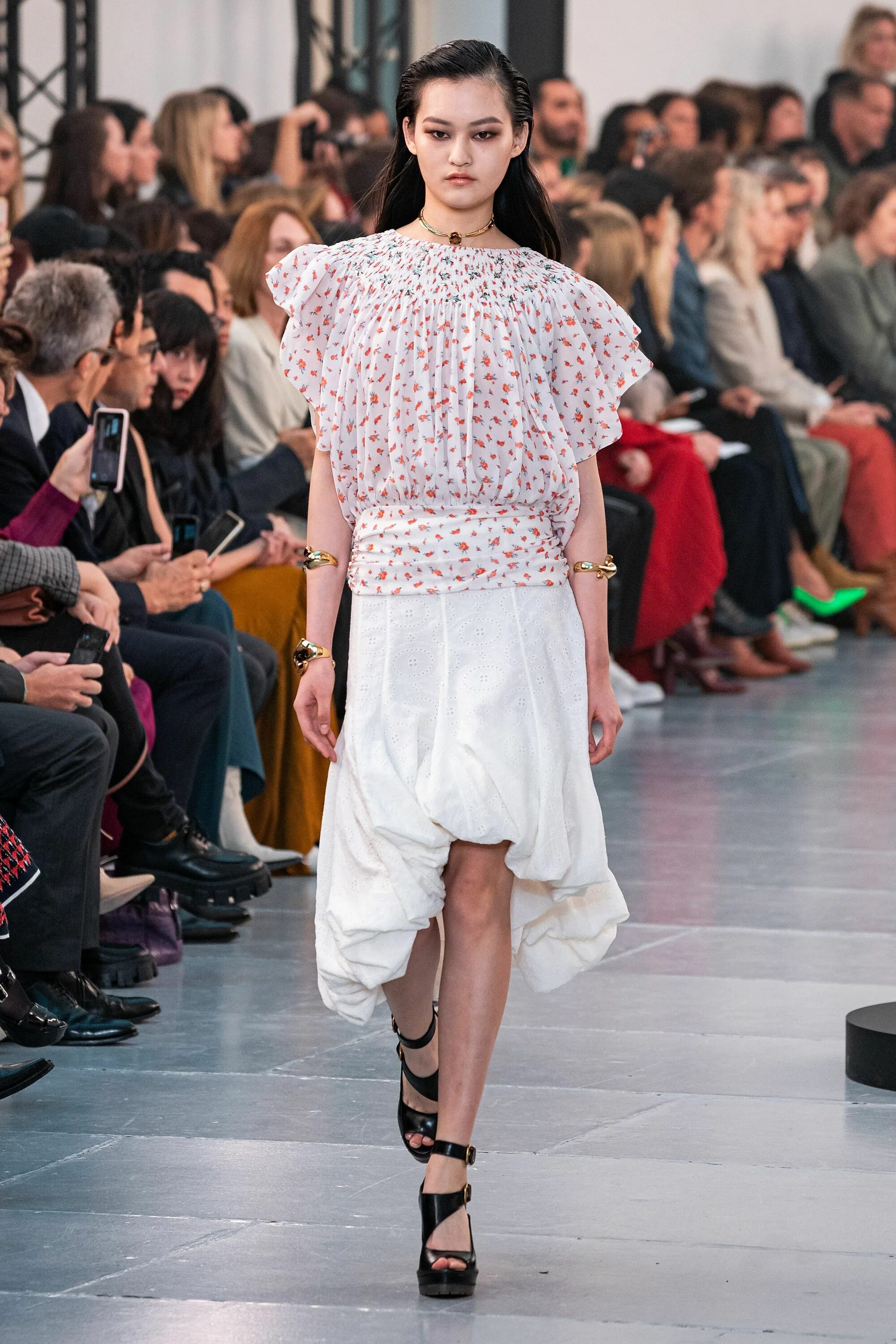 Мода 2020 года фото лето Chloé Spring 2020 Ready-to-Wear Collection - Vogue Fashion show, Ready to wear, 