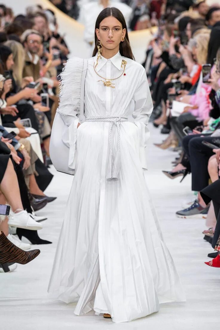 Мода 2020 года в женской весна Valentino Платья, Модные платья, Модный показ