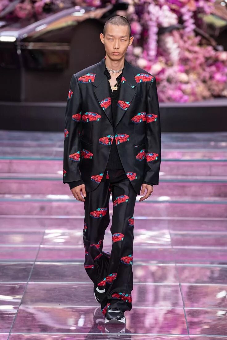 Мода 2020 мужские Versace Spring 2020 Menswear Fashion Show Fashion show, Men fashion show, Menswe